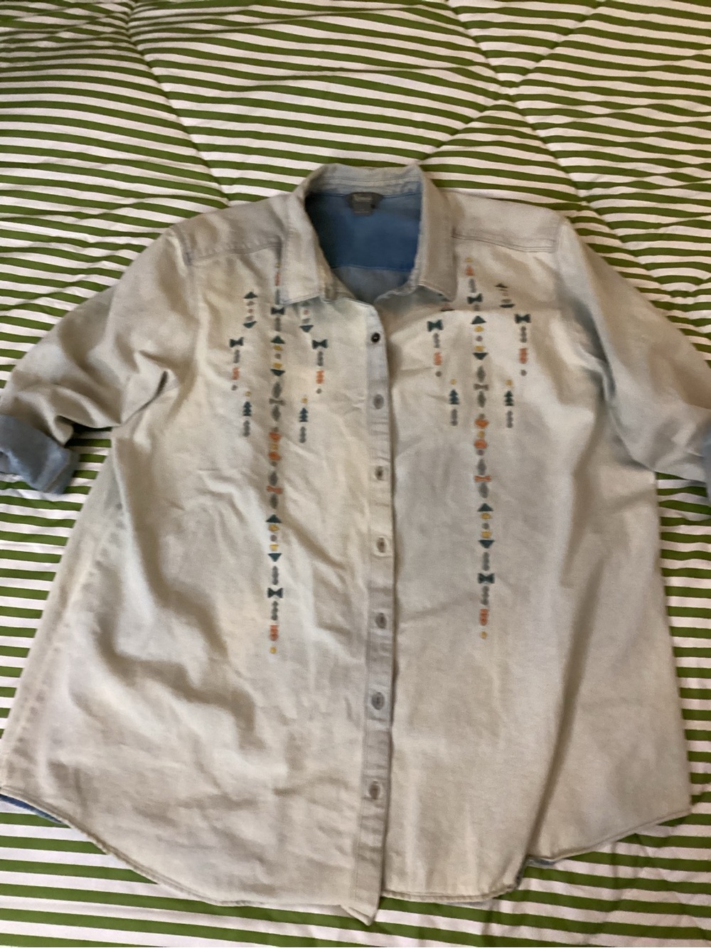 Natural Reflections Light Gray Button-Down Shirt with Multicolor Embroidery